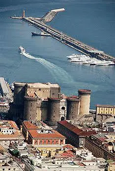 Latt E Liett * ナポリ