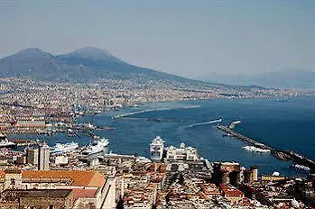 Latt E Liett * ナポリ